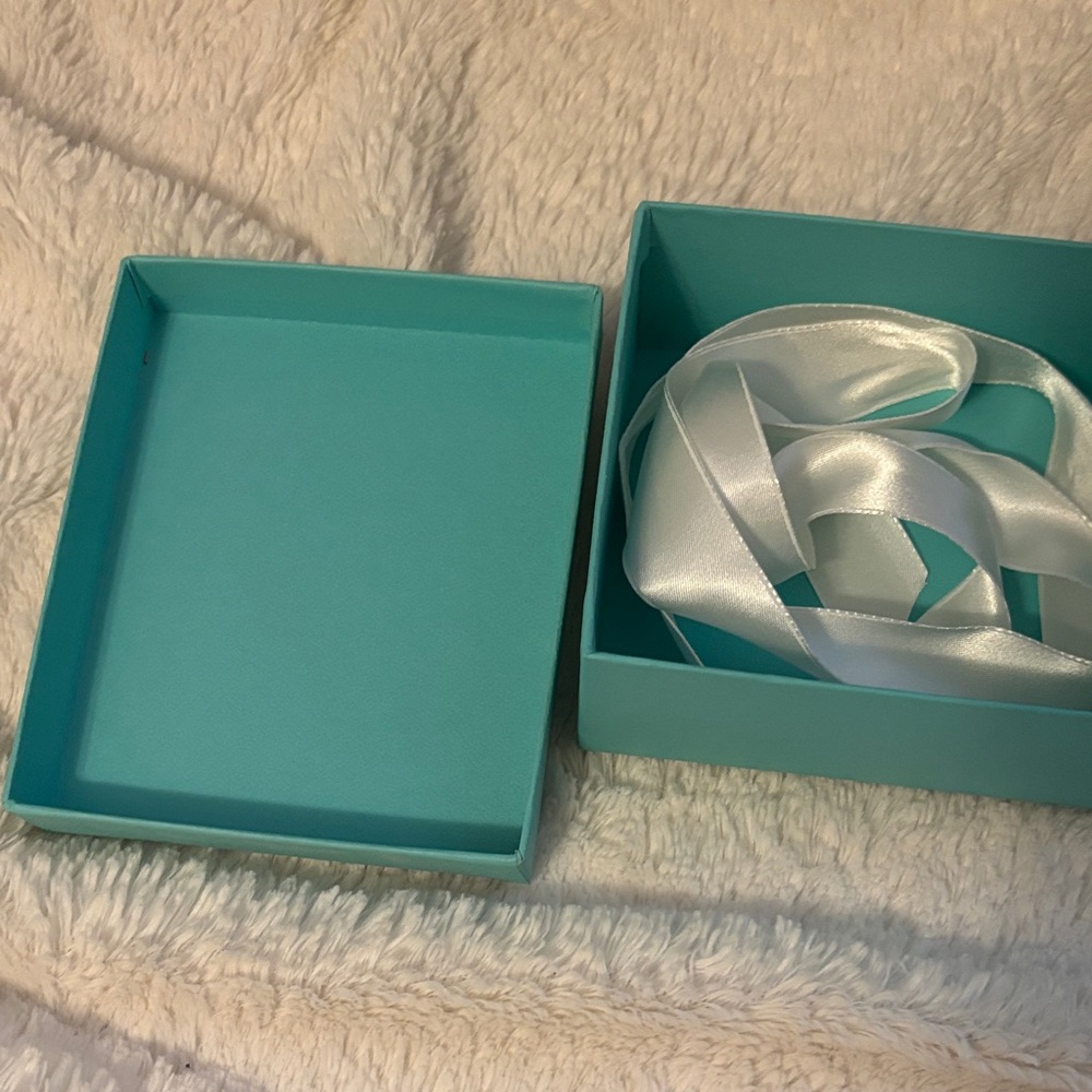 Tiffany & Co. Turquoise Box - Picture 2 of 5